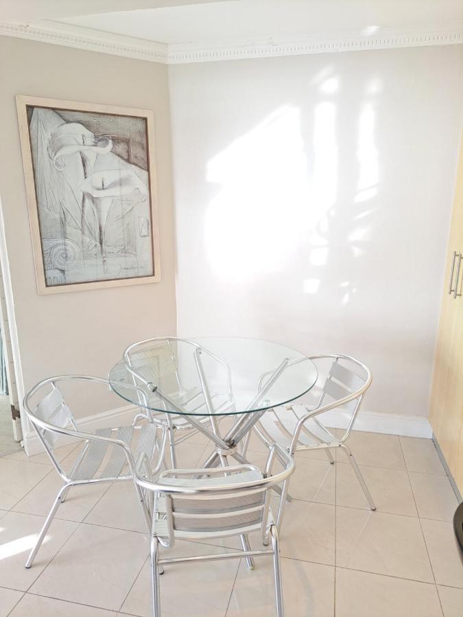 3 Bedroom Sea Facing Family Apartment Cape Town Moullie Point Esterno foto