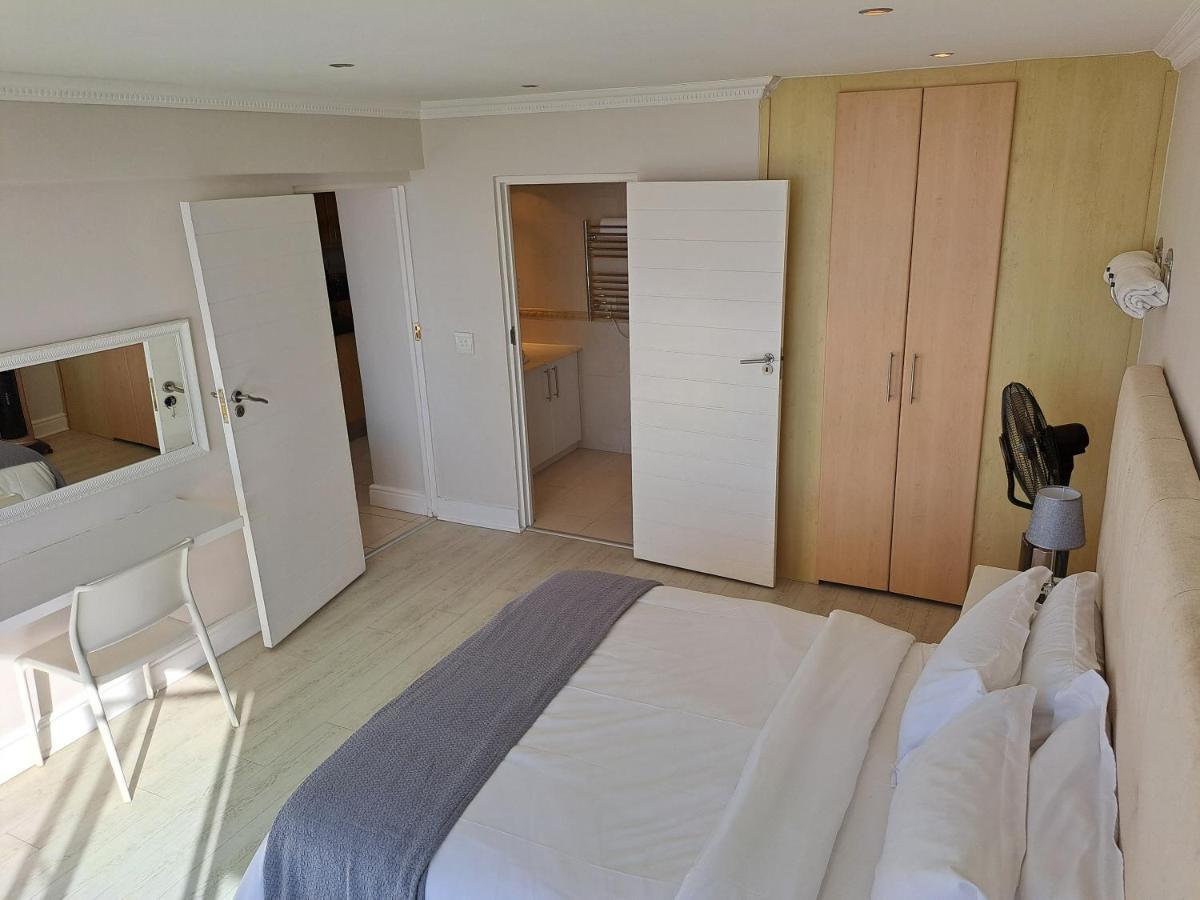 3 Bedroom Sea Facing Family Apartment Cape Town Moullie Point Esterno foto